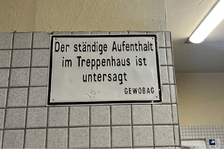 der standige aufenthalt im treppenhaus ist untersagt   sandra hackenberg
